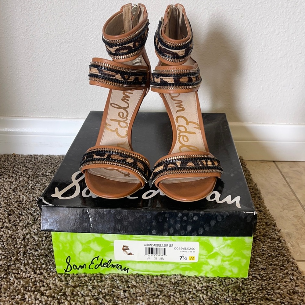 Sam Elderman Alton saddle leopard heels